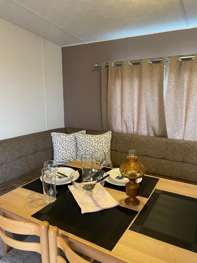 Impeccable 4-Bed Caravan In Clacton-On-Sea Exteriör bild