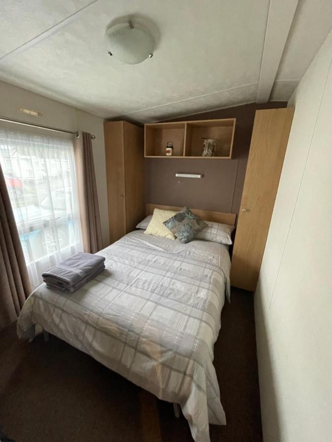 Impeccable 4-Bed Caravan In Clacton-On-Sea Exteriör bild