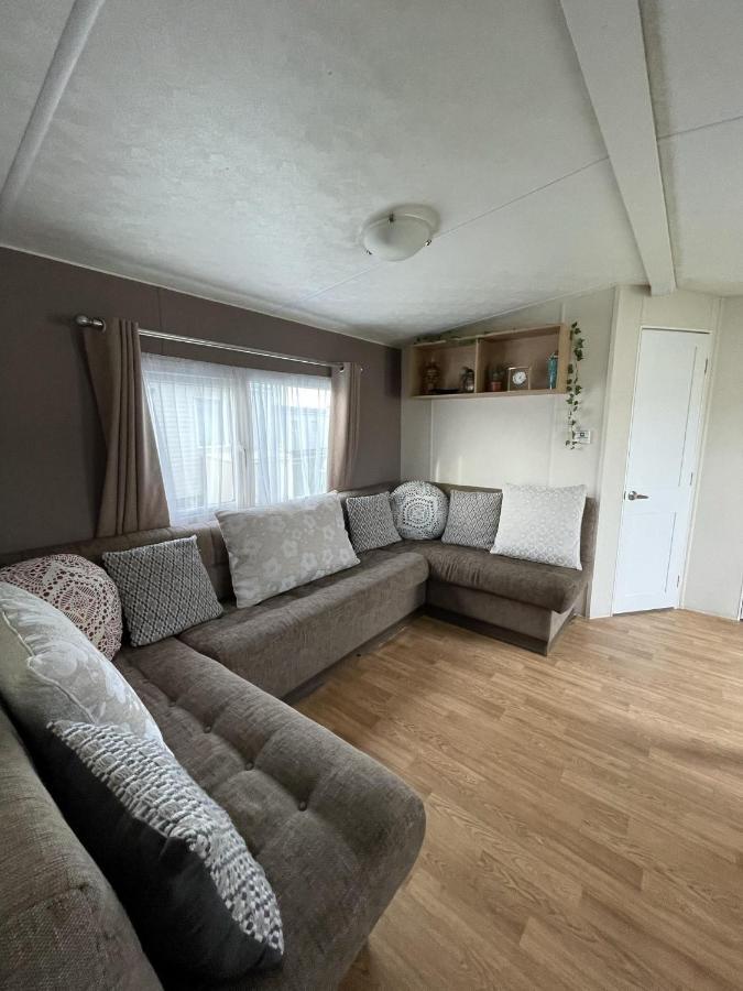 Impeccable 4-Bed Caravan In Clacton-On-Sea Exteriör bild